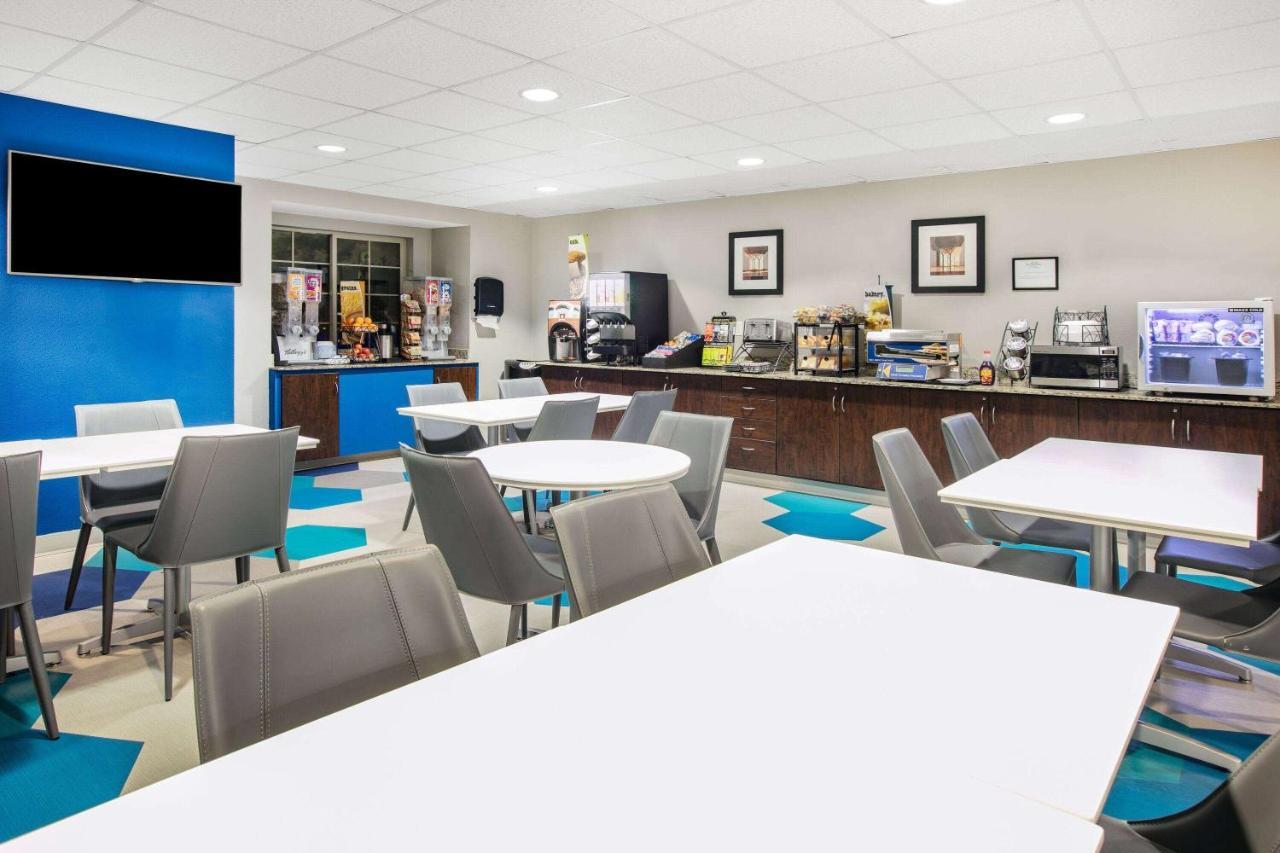Microtel Inn & Suites By Wyndham Austin Airport Ngoại thất bức ảnh