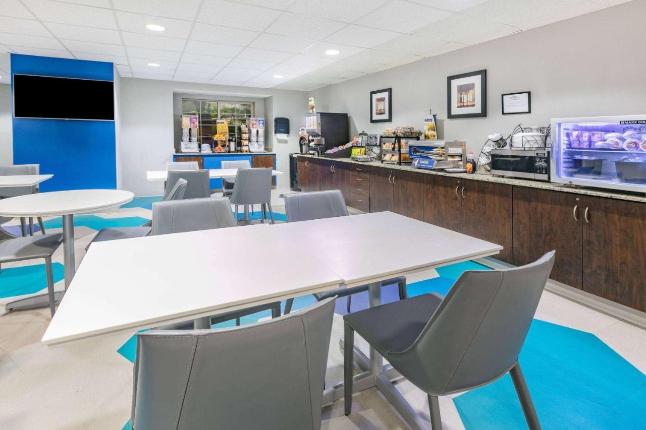 Microtel Inn & Suites By Wyndham Austin Airport Ngoại thất bức ảnh