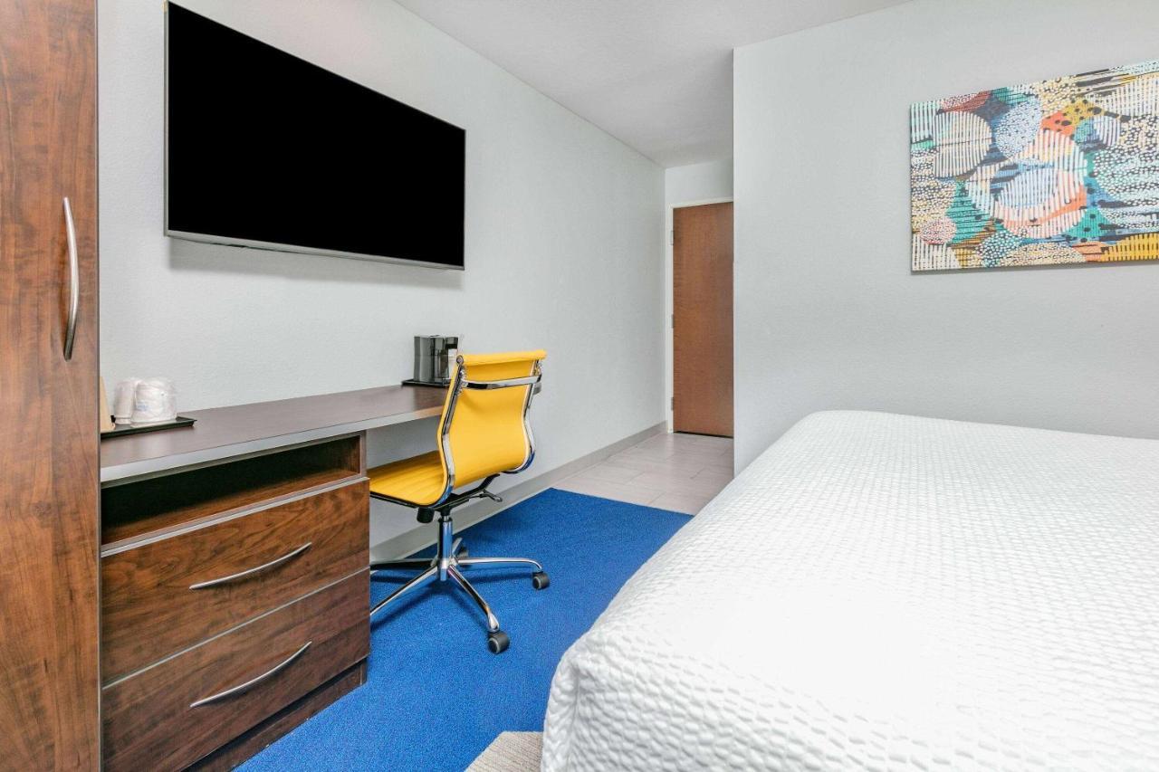 Microtel Inn & Suites By Wyndham Austin Airport Ngoại thất bức ảnh