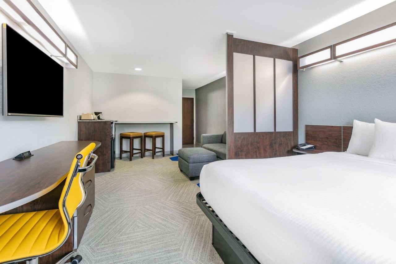 Microtel Inn & Suites By Wyndham Austin Airport Ngoại thất bức ảnh